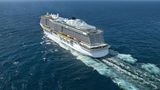 "Aida Nova" von Aida Cruises  Es ist die Innovation des Jahres: Die "Aida Nova" wird das weltweit erste Kreuzfahrtschiff sein, das von Flüssigerdgas (LNG) angetrieben wird. Zur Zeit entsteht das größte Schiff der Aida-Flotte auf der Meyer Werft in Papenburg an der Ems. Ab Dezember 2018 wird die "Nova" ab den Kanaren kreuzen.  Daten: 337 Meter Länge, 183.900 BRZ, 6600 Passagiere, www.aida.de