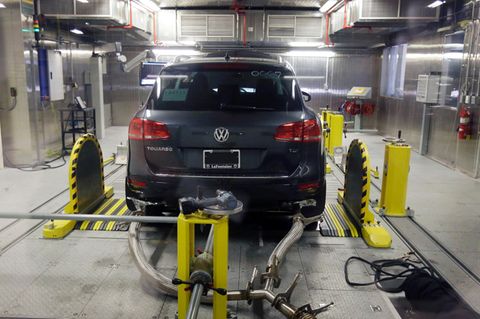 VW Touareg in einer Teststation der US-Umweltschutzbehörde