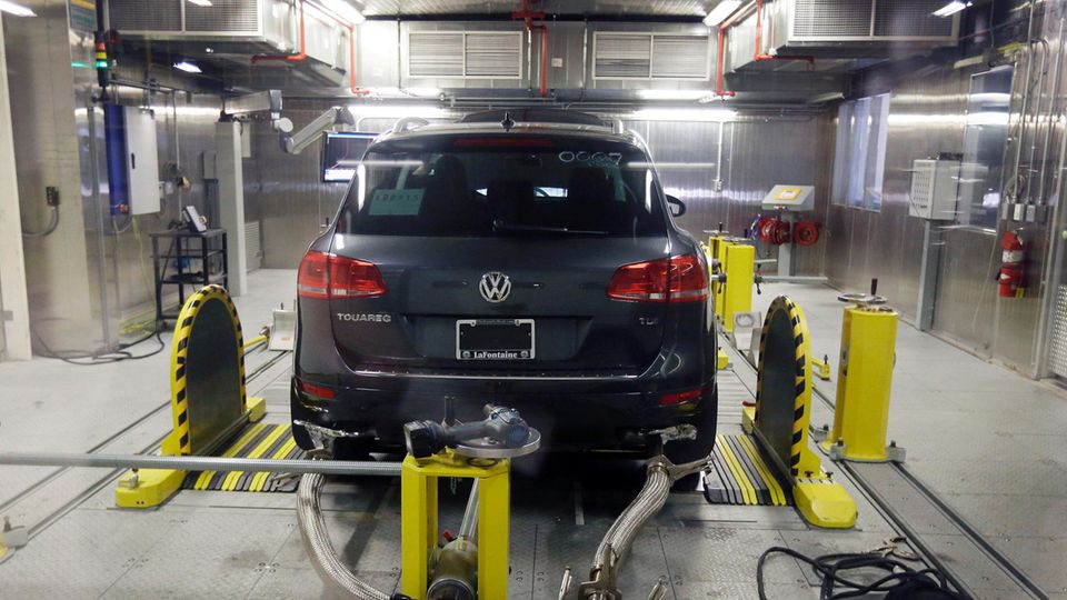 VW Touareg in einer Teststation der US-Umweltschutzbehörde