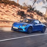 Wie es sich gehört: Der Alpine A110 ist ein Mittelmotor-Sportwagen
