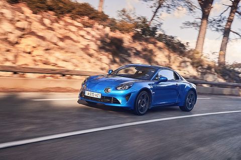 Wie es sich gehört: Der Alpine A110 ist ein Mittelmotor-Sportwagen