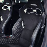 Die Sportsitze sorgen für Seitenhalt