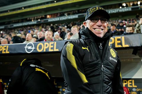 "There is only one Peter Stöger": So euphorisch feiern BVB-Fans ihren neuen Trainer