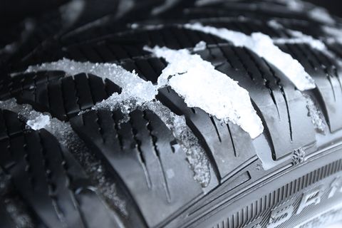 Sommerreifen im Winter? Diese Strafen drohen Autofahrern
