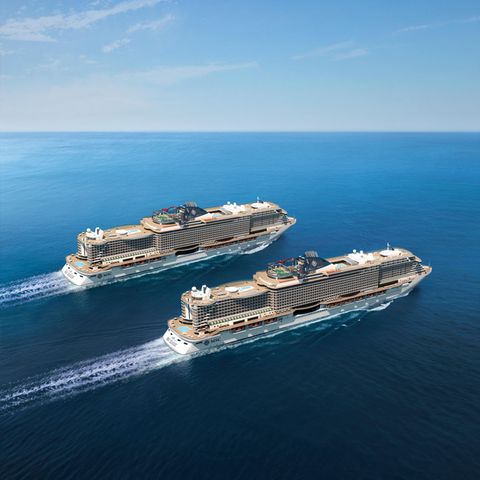 "MSC Seaview" von MSC Kreuzfahrten  Der dritte Neubau innerhalb nur eines Jahres der Reederei MSC: Die italienisch-schweizerische Reederei realisiert ein enormes Investitionsprogramm und stellt mit der "Seaview" das 15. Schiff in Dienst. Ins Auge sticht das markante Heck und die 360-Grad-Promenade. Den Sommer über wird das Schwesterschiff der "Seaside" durch das Mittelmeer kreuzen und ab November 2018 in Südamerika unterwegs sein.  Daten: 323 Meter Länge, 154.000 BRZ, 5429 Passagiere, www.msc-kreuzfahrten.de