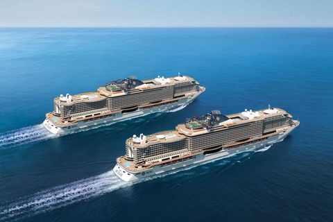 "MSC Seaview" von MSC Kreuzfahrten  Der dritte Neubau innerhalb nur eines Jahres der Reederei MSC: Die italienisch-schweizerische Reederei realisiert ein enormes Investitionsprogramm und stellt mit der "Seaview" das 15. Schiff in Dienst. Ins Auge sticht das markante Heck und die 360-Grad-Promenade. Den Sommer über wird das Schwesterschiff der "Seaside" durch das Mittelmeer kreuzen und ab November 2018 in Südamerika unterwegs sein.  Daten: 323 Meter Länge, 154.000 BRZ, 5429 Passagiere, www.msc-kreuzfahrten.de