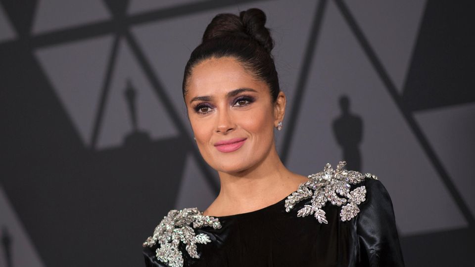 Gastbeitrag in "New York Times": "Er war jahrelang mein Monster", schreibt Schauspielerin Salma Hayek über den früheren Hollywood-Produzent Harvey Weinstein "Er war jahrelang mein Monster", schreibt Schauspielerin Salma Hayek über den früheren Hollywood-Produzent Harvey Weinstein