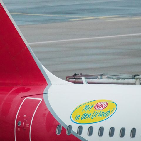 Heck eines Air Berlin-Flugzeug mit Aufdruck der Tochter-Airline Niki