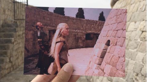 Ein Szenen-Foto aus Game of Thrones vor dem Original-Hintergrund