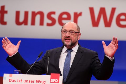 SPD-Chef Martin Schulz am Rednerpult: Auf diese elf Punkte kommt es ihn