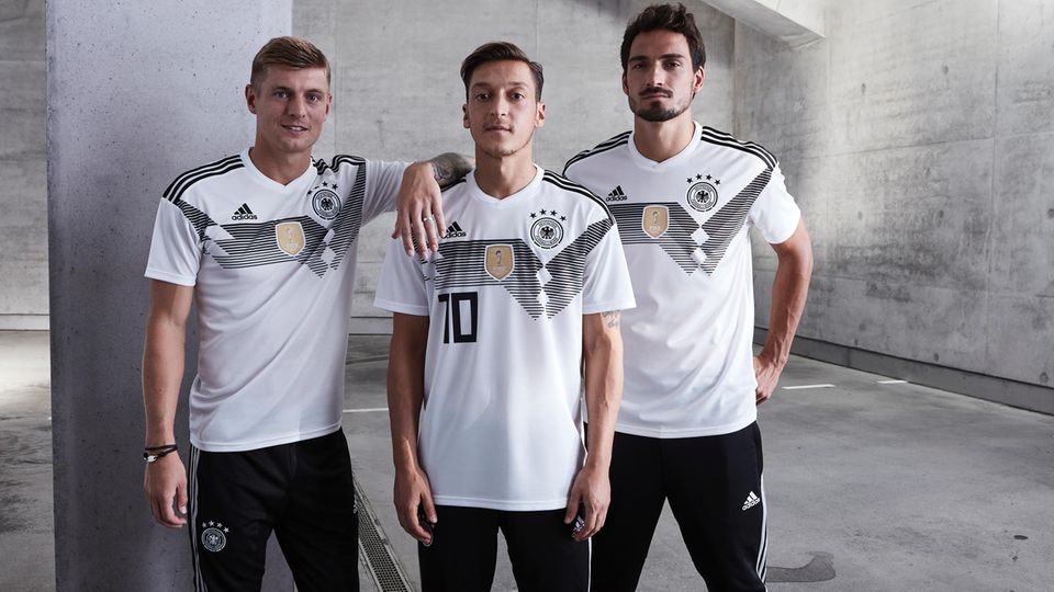 "Die großen Stars werden immer größer": Adidas verdient mit Trikots wie dem der deutschen Nationalelf Millionen