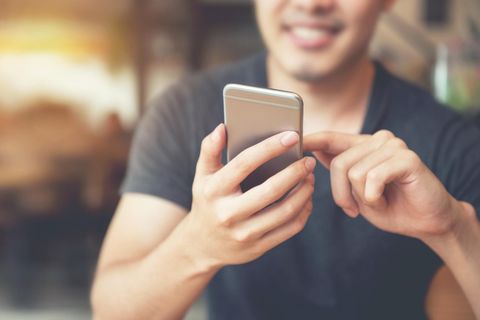 Handy mit Chatnachrichten