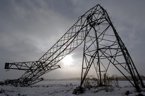 Umgeknickte Strommasten im Münsterland führten zu Stromausfall