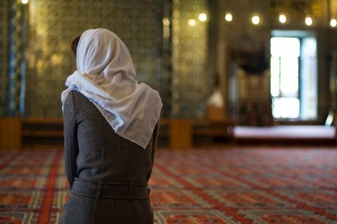 Mit 15 zog Linda W. in das Kalifat des IS (Symbolbild)