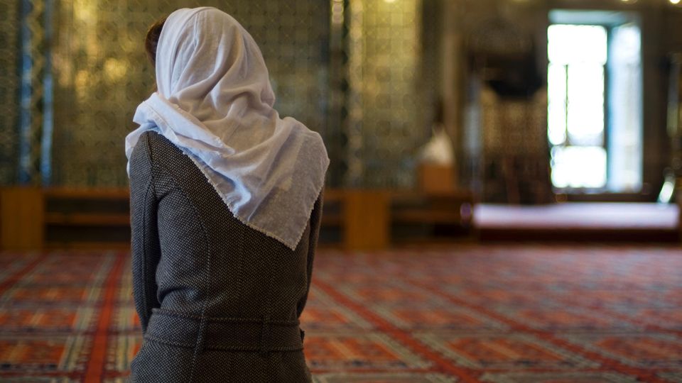 Mit 15 zog Linda W. in das Kalifat des IS (Symbolbild)