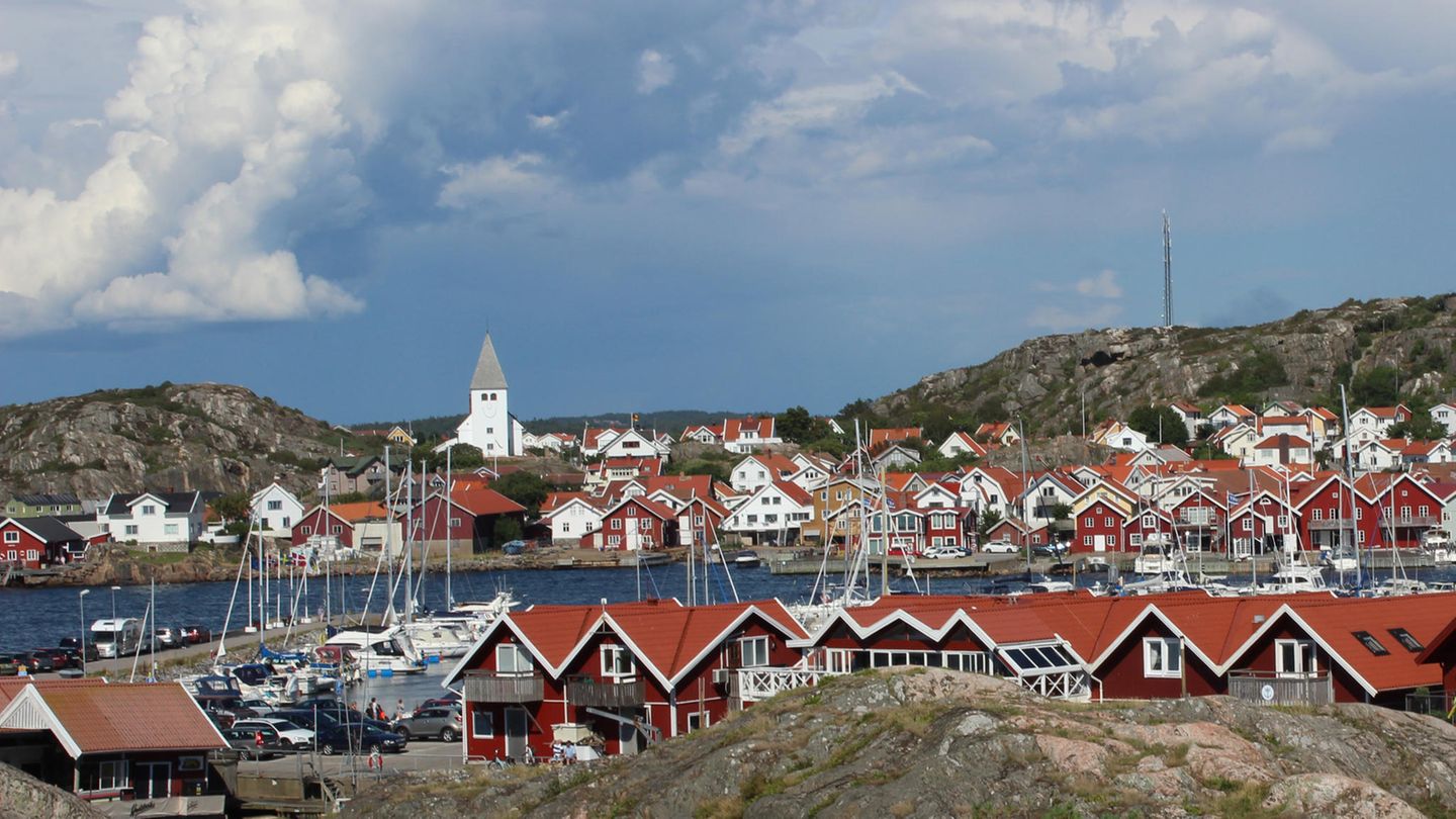 Schweden: Gotland  Kleine Kreuzfahrtschiffe steuern den Hafen von Visby an, der Hauptstadt der Provinz Gotlands und der gleichnamigen Insel. Nach Fertigstellung des neuen Terminals im Frühjahr 2018 können hier sogar zwei bis zu 340 Meter lange Schiffe festmachen. Die alte Hanse- und Unesco-Welterbestadt mit ihrer historischen Stadtmauer und den mittelalterlichen Bauten lässt sich bequem bei einem Spaziergang entdecken.  Infos: http://gotland.com