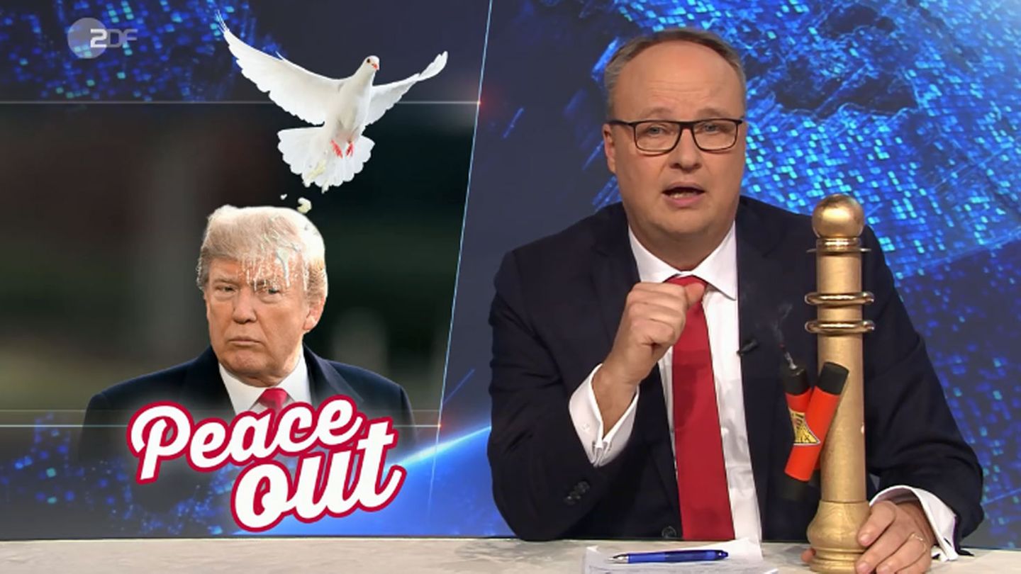 Oliver Welke verleiht Donald Trump den Goldenen Vollpfosten