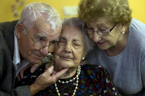 Ana Vela Rubio, älteste Frau Europas, mit Sohn Juan und Tochter Ana