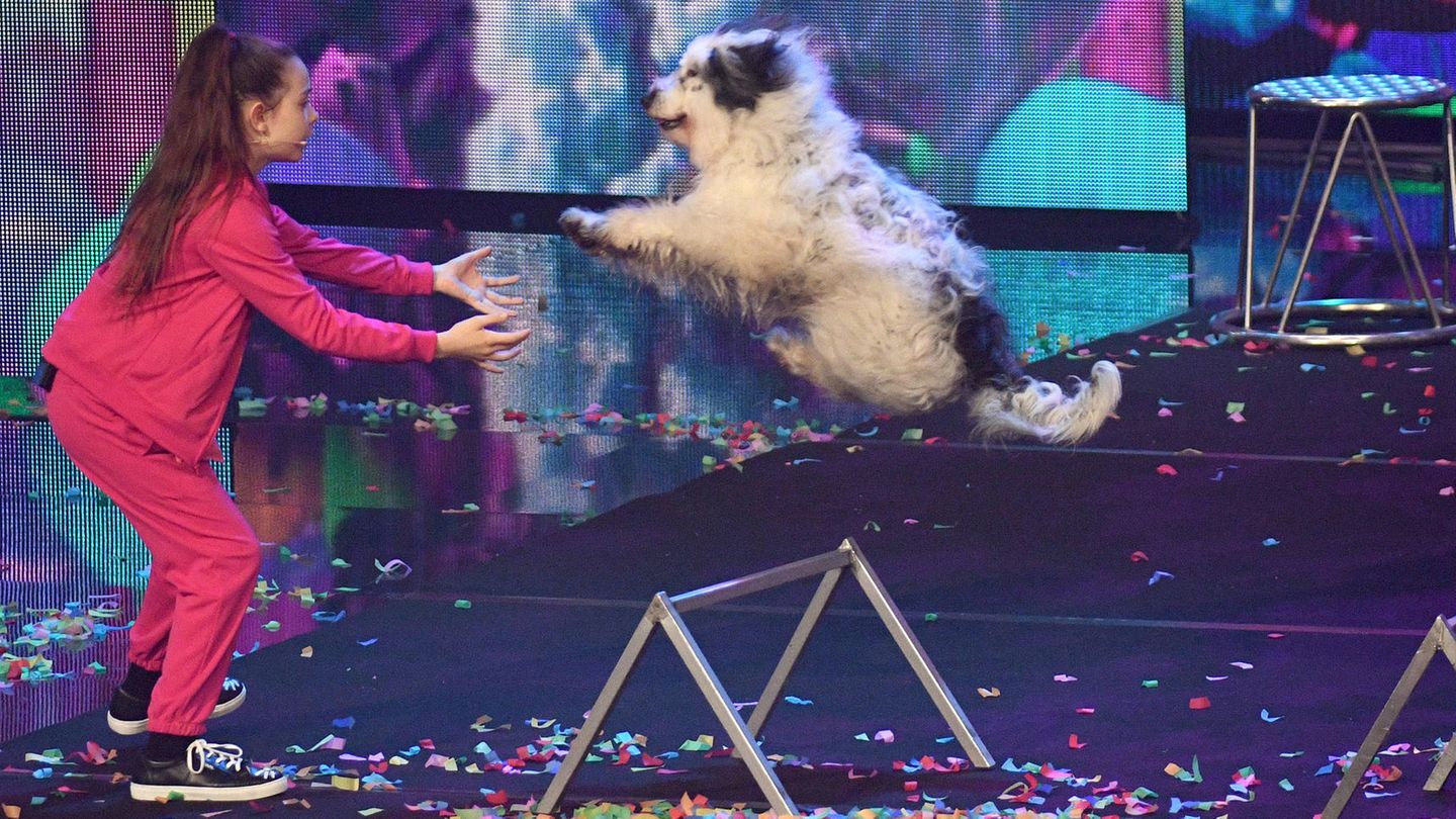 Alexa Lauenburger während ihrer Hundeshow beim Supertalent 2017
