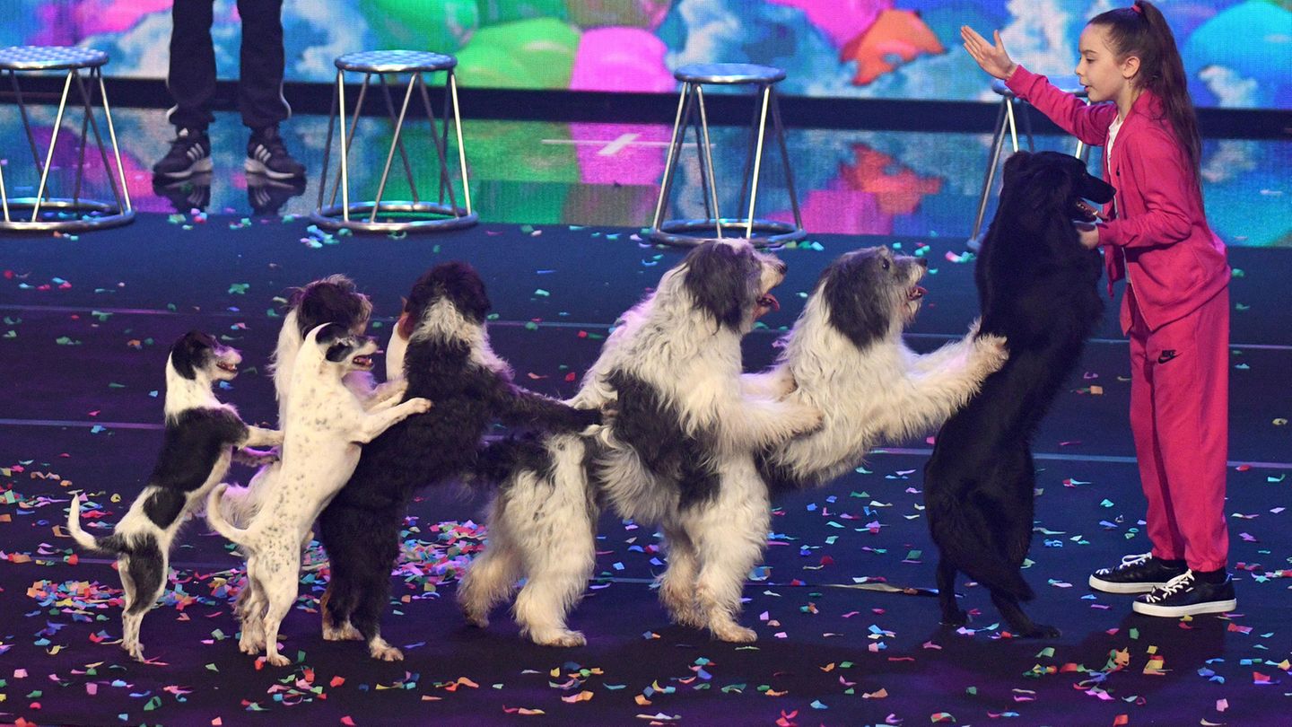 Alexa Lauenburger während ihrer Hundedressur-Show