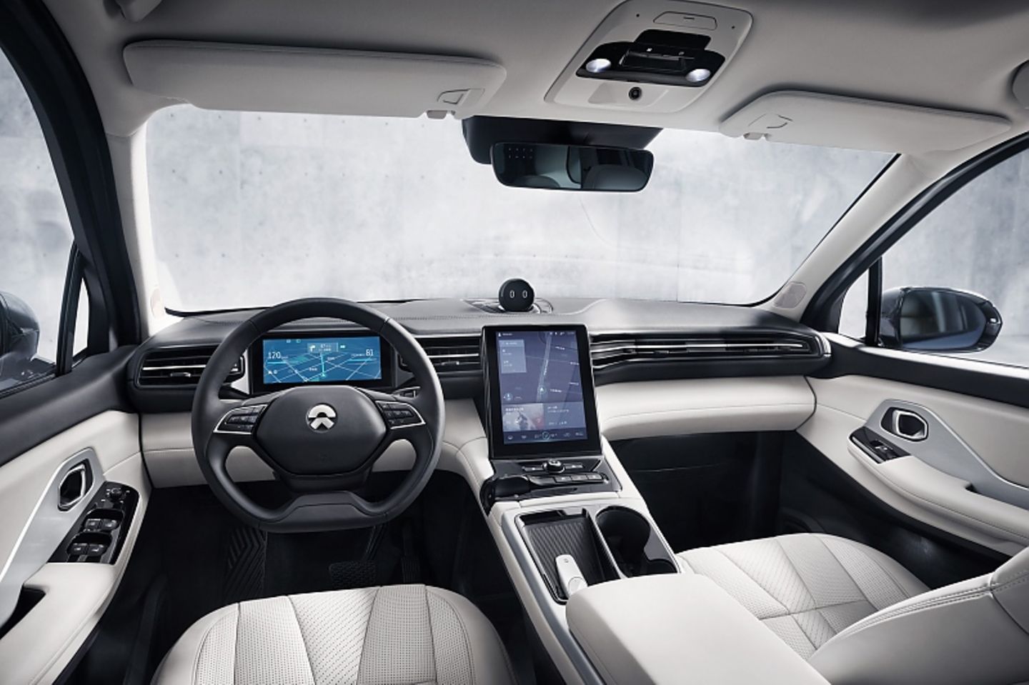 Das Cockpit sieht modern aus