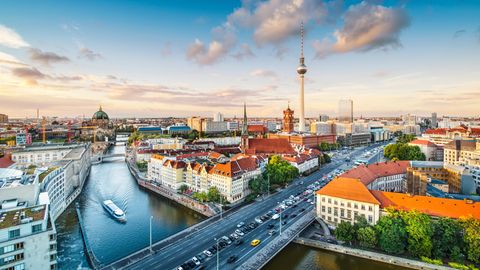 Auch innerhalb Berlins gibt es ein West-Ost-Gefälle. Für das ehemalige Ost-Berlin nennt die Studie eine Vergleichsmiete von 6,40 Euro, im Westteil der Stadt sind es 7,08 Euro.