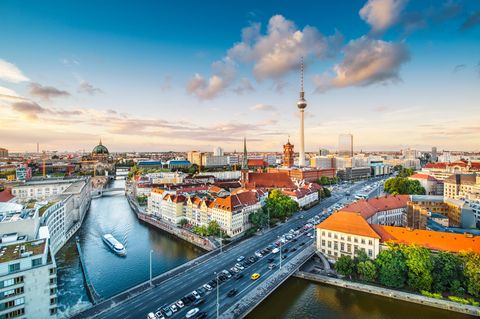 Auch innerhalb Berlins gibt es ein West-Ost-Gefälle. Für das ehemalige Ost-Berlin nennt die Studie eine Vergleichsmiete von 6,40 Euro, im Westteil der Stadt sind es 7,08 Euro.