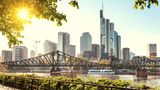 Deutlich teurer ist es zum Beispiel in Frankfurt am Main: In der Bankenmetropole liegt die Miete bei 8,07 Euro.