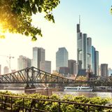 Deutlich teurer ist es zum Beispiel in Frankfurt am Main: In der Bankenmetropole liegt die Miete bei 8,07 Euro.