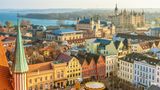 Günstige Großstadt: In Schwerin liegt die ortsübliche Vergleichsmiete im Schnitt bei 5,81 Euro pro Quadratmeter. Das ist deutlich unter dem Bundesschnitt von 6,72 Euro, den das Forschungs- und Beratungsinstitut  F+B für alle 347 Mietpreisspiegel ermittelt hat.