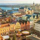 Günstige Großstadt: In Schwerin liegt die ortsübliche Vergleichsmiete im Schnitt bei 5,81 Euro pro Quadratmeter. Das ist deutlich unter dem Bundesschnitt von 6,72 Euro, den das Forschungs- und Beratungsinstitut  F+B für alle 347 Mietpreisspiegel ermittelt hat.