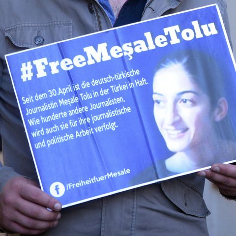 Mesale Tolu saß monatelang im türkischen Gefängnis. Nun wird die Journalistin aus der Untersuchungshaft entlassen.