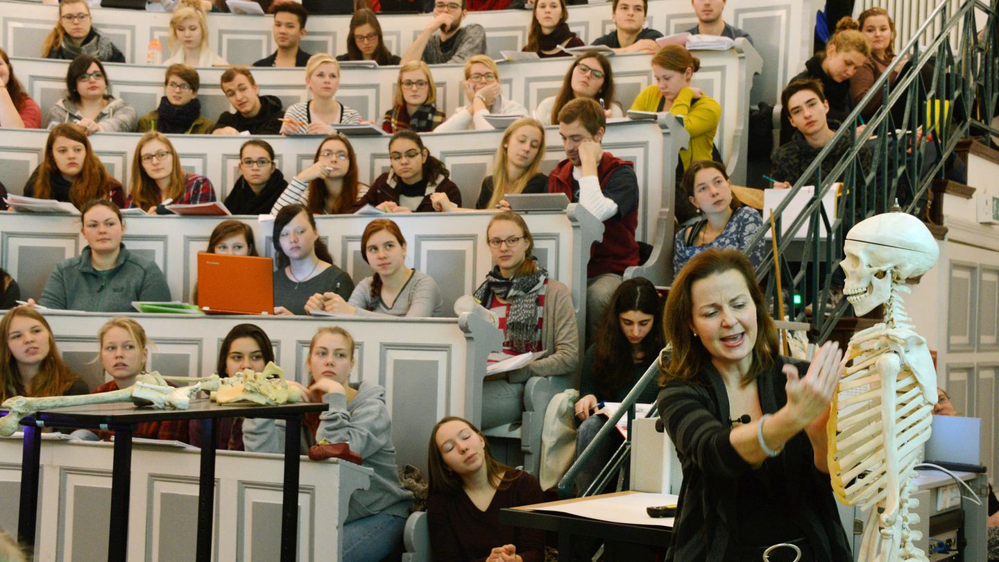 Medizinstudenten in einer Vorlesung