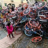Januar  Shenzhen, China. Das mit den Leihrädern, das üben wir nochmal. Dieser Berg von Rädern besteht nämlich aus ausgeliehenen Drahteseln, die nach Gebrauch achtlos auf der Straße liegen gelassen wurden. Kein Wunder, dass sie jetzt repariert werden müssen.