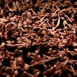 Februar    Okayama, Japan. Gläubige Buddhisten drängen sich im Saidaiji-Tempel. Bei eisigen Temperaturen hoffen sie nackt darauf, eines der Stäbchen zu ergattern, das ein Priester beim "Hadaka Matsuri"-Fest wirft. Wer es fängt, darf sich auf viel Glück hoffen.