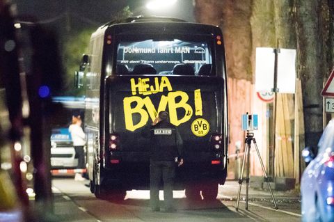 Der Mannschaftsbus de BVB nach dem Anschlag