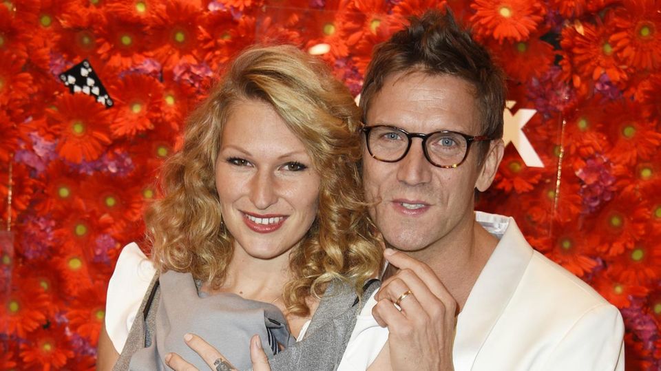 Janni und Peer mit Baby Emil-Ocean Janni Hönscheid und Peer Kusmagk