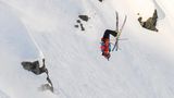 April    Verbier, Schweiz. Ryan Faye in Aktion bei den Freeride-Weltmeisterschaften in den Alpen. Am Ende belegte der US-Amerikaner den 3. Platz.
