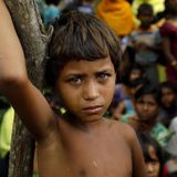 September    Bangladesch. Ein Flüchtlingsmädchen der Rohingya weint hinter der Grenze zu Bangladesch. Die Rohingya sind Muslime aus Myanmar, eine Minderheit, die das mehrheitlich buddhistische Land nicht als Bürger anerkennt. Zigtausende von ihnen sind vor Verfolgung nach Bangladesch in eine ungewisse Zukunft geflohen.