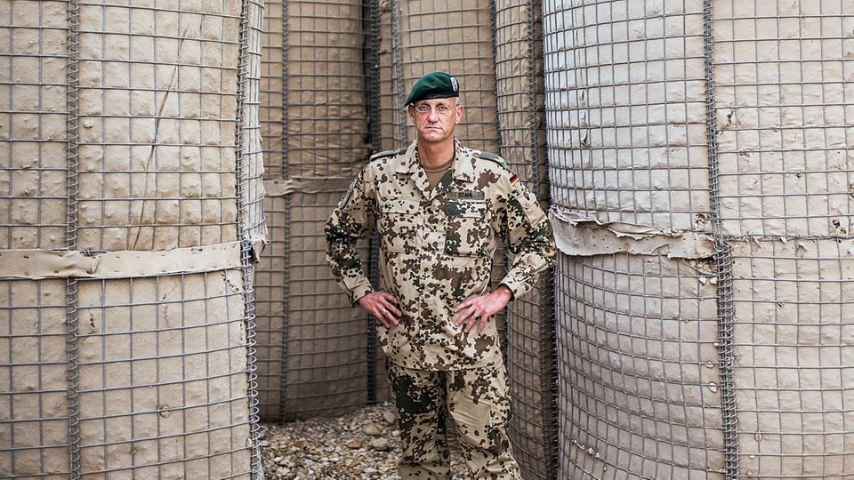 Endloser Einsatz: Brigadegeneral Wolf-Jürgen Stahl ist der Oberkommandierende der Deutschen in Afghanistan. Er sagt: "Wir brauchen hier mehr Soldaten. Und wir brauchen mehr Zeit"