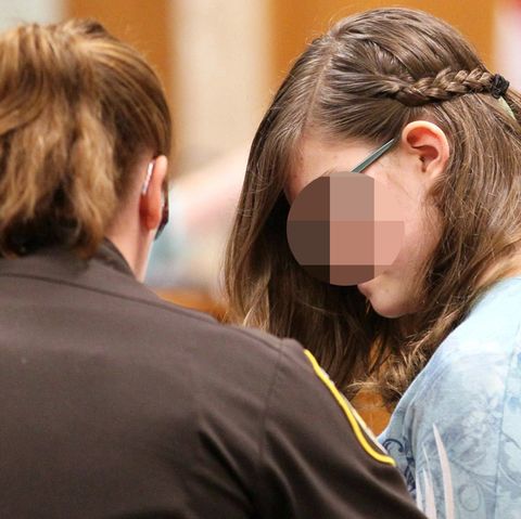 Die heute 16-Jährige bei ihrer Gerichtsverhandlung zum Mordversuch an einer Mitschülerin