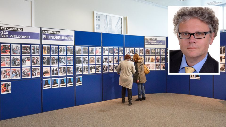 Personen vor einer Stellwand mit Fotos der G20-Fahndung und Hamburgs Datenschutzbeauftragter Johannes Caspar