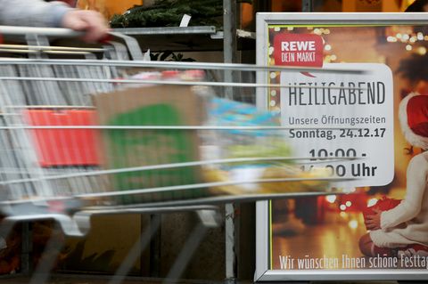 "Mit Rewe können wir uns freu'n": Zweitklässler singen PR-Weihnachtsloblied - Eltern erzürnt