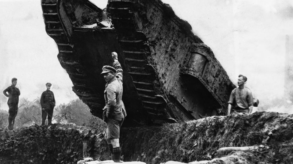 Ein britischer Tank bei Cambrai.