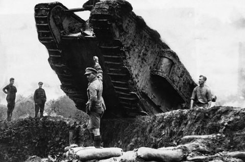 Ein britischer Tank bei Cambrai.