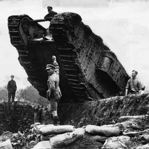 Ein britischer Tank bei Cambrai.