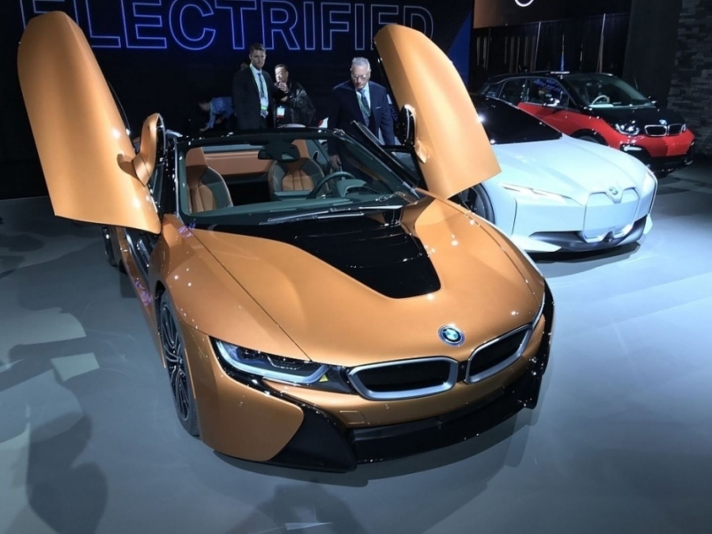 Flügeltürer: BMW i8 Roadster