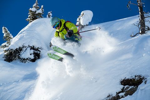 So wie auf dem Bild fahren die wenigsten, doch so wird getestet, um die Fähigkeiten des Ski zu ermitteln.