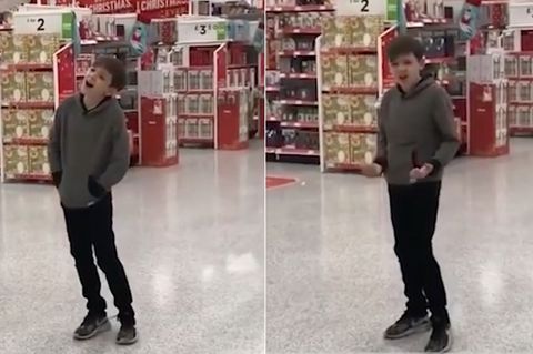 Berührendes Weihnachtsmärchen: Zehnjähriger Autist singt in Supermarkt - jetzt winkt ihm ein Plattenvertrag