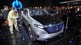 Der Mercedes EQ tritt gegen Teslas Model X an